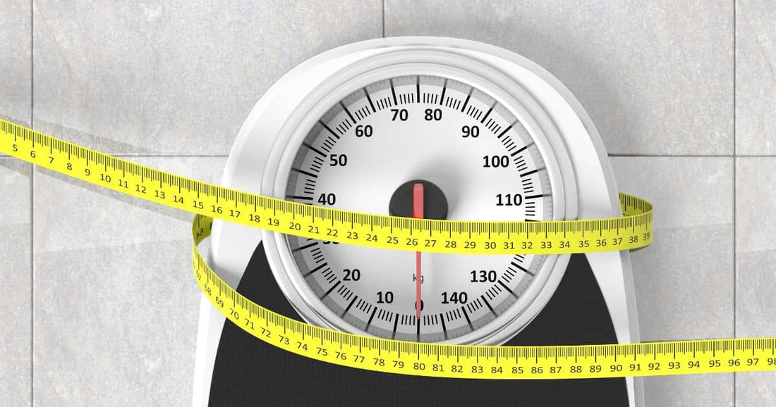 Waage mit Massband – Symbol für Abnehmen überwachen